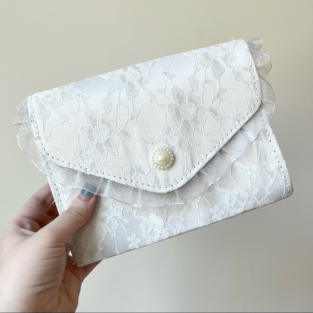 Vintage Y2K 90s lace clutch